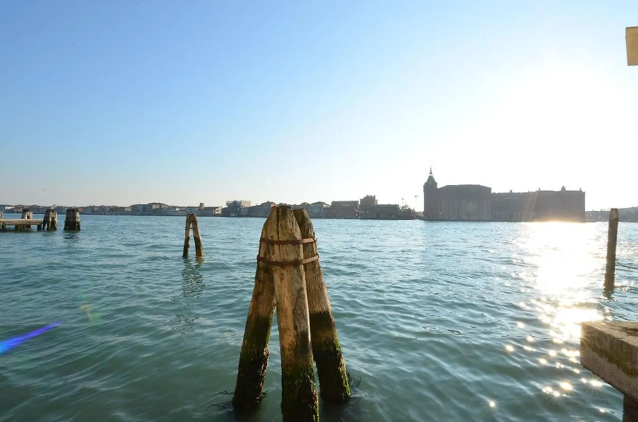 Guggenheim Next 10Pax, Aircond, Wifi Apartment Venice Italy