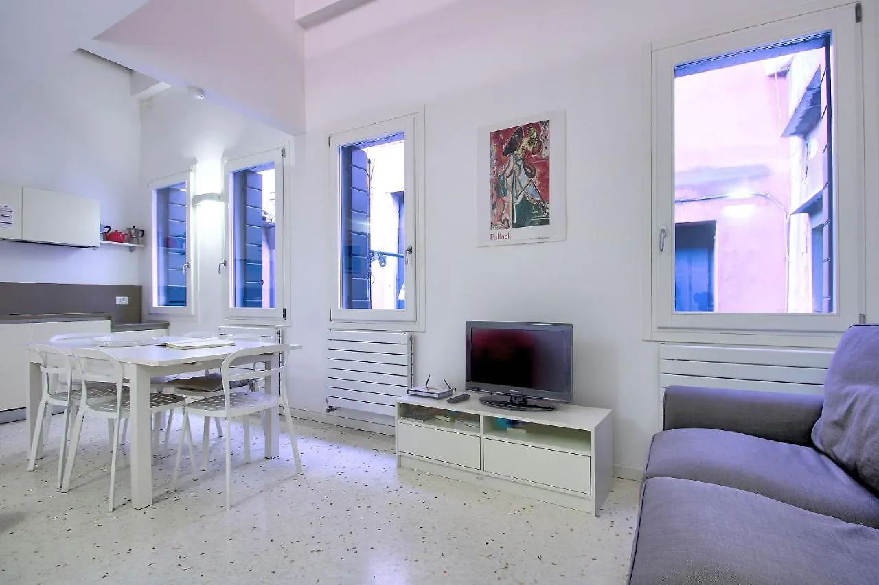 Guggenheim Next 10Pax, Aircond, Wifi Apartment Venice