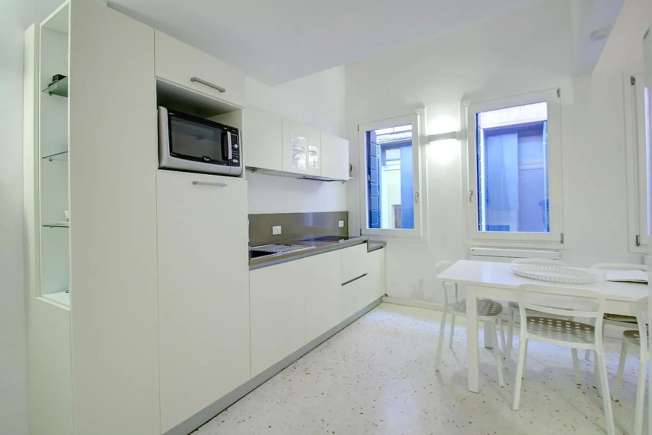 Guggenheim Next 10Pax, Aircond, Wifi Apartment Venice Italy