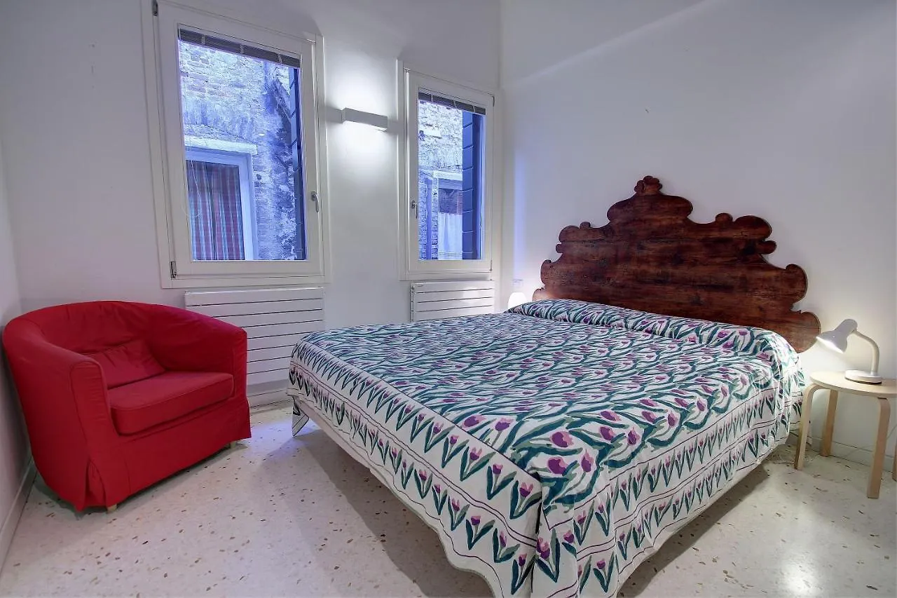Guggenheim Next 10Pax, Aircond, Wifi Apartment Venice