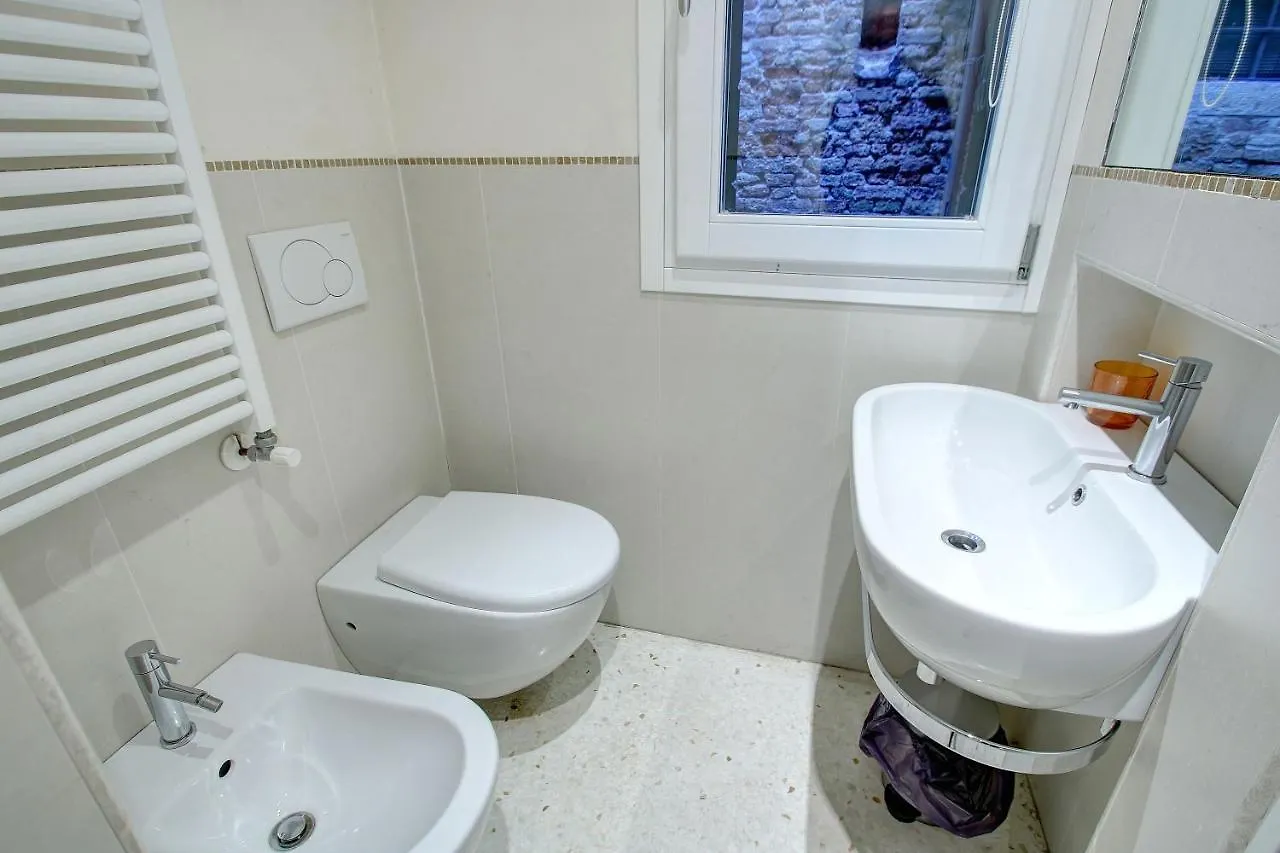 Guggenheim Next 10Pax, Aircond, Wifi Apartment Venice