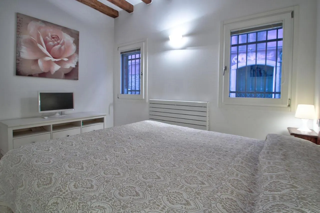 Guggenheim Next 10Pax, Aircond, Wifi Apartment Venice