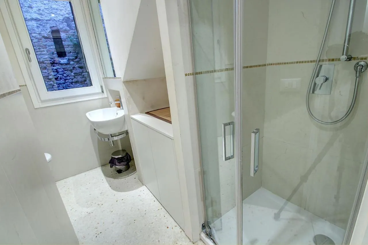 Guggenheim Next 10Pax, Aircond, Wifi Apartment Venice