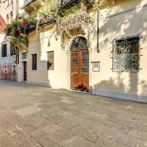 Apartment San Vio Dorsoduro Academia By Halldis, Venedig