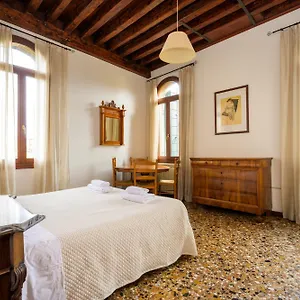  Apartment San Trovaso