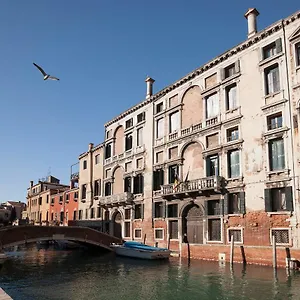 Apartment Inside Palazzo Foscarini, Venedig